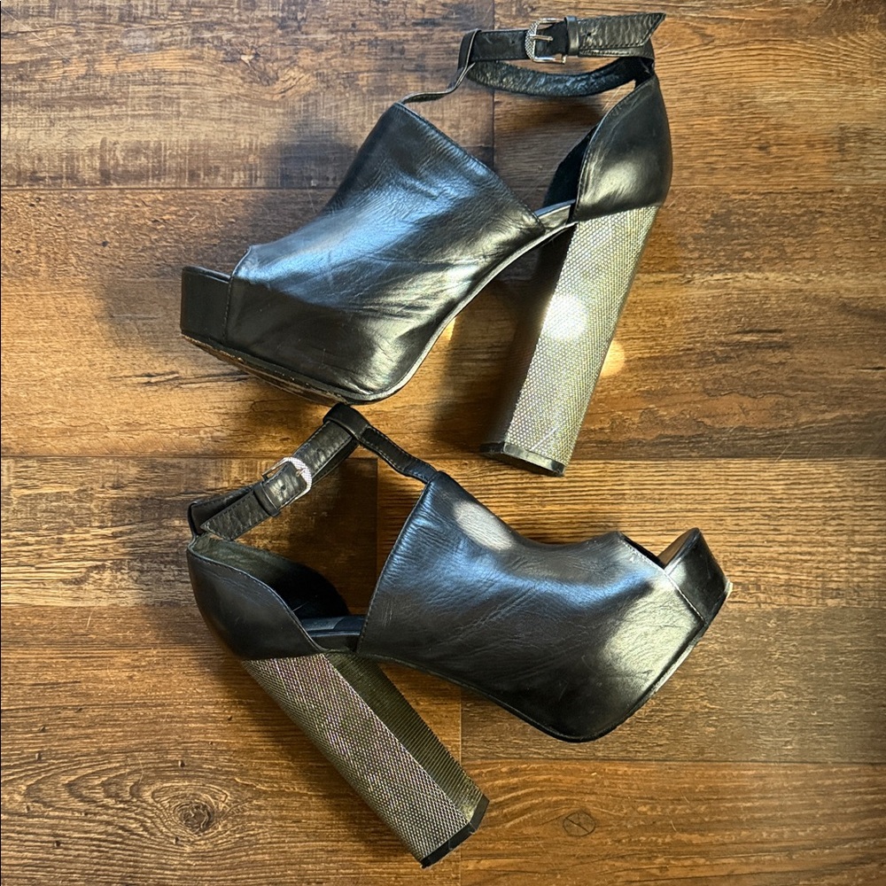 Dolce Vita Black Leather Peep-Toe Chunky Heel Sandals